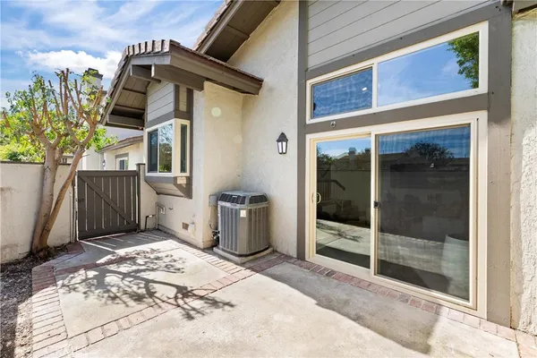 $1,099,000 | 8 Evening Breeze, Irvine, CA 92603