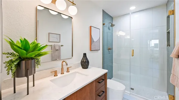 $1,099,000 | 8 Evening Breeze, Irvine, CA 92603