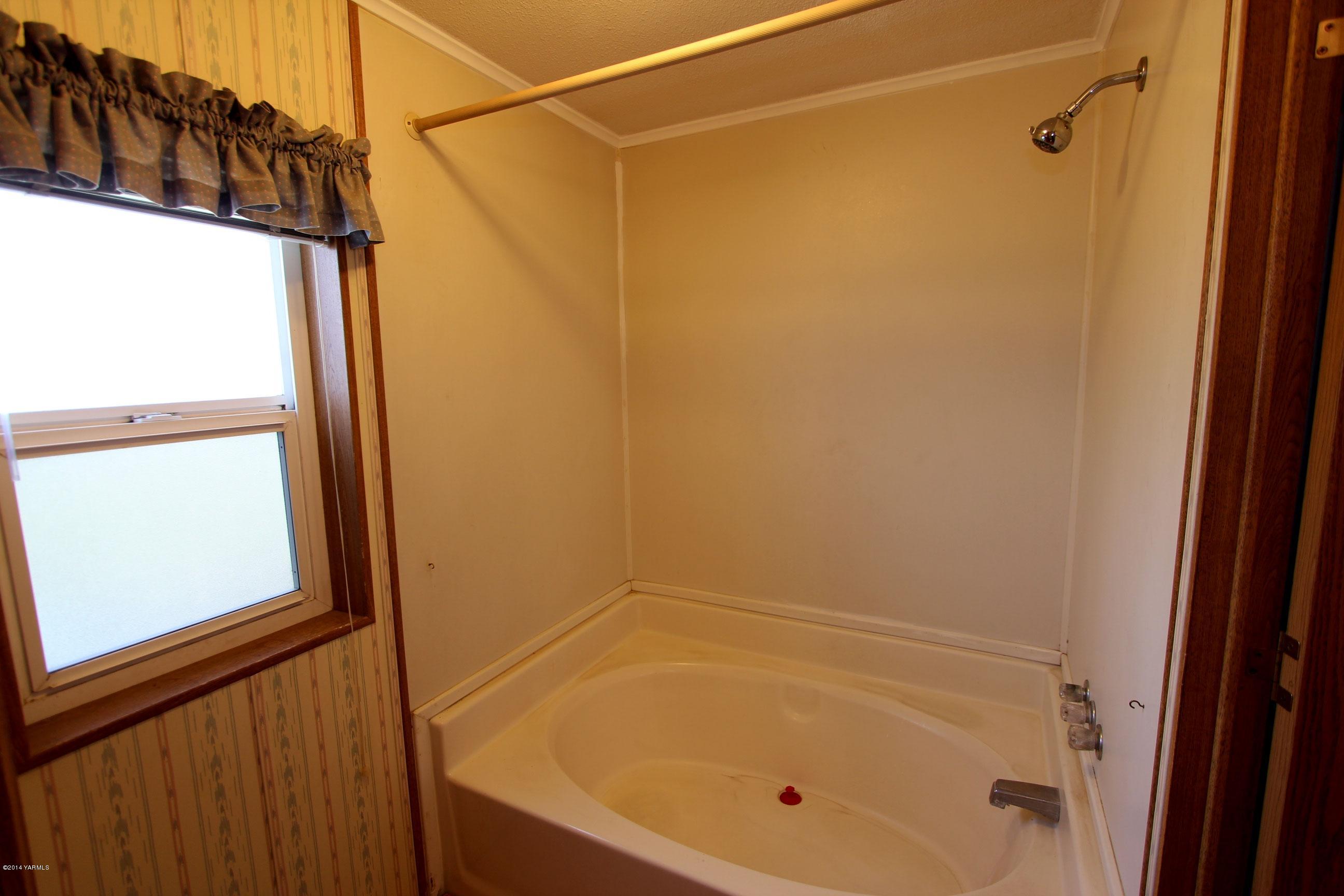 12381 Postma Road Moxee, WA 98936 - Photo 8 of 20 a bathroom with a tub and a shower