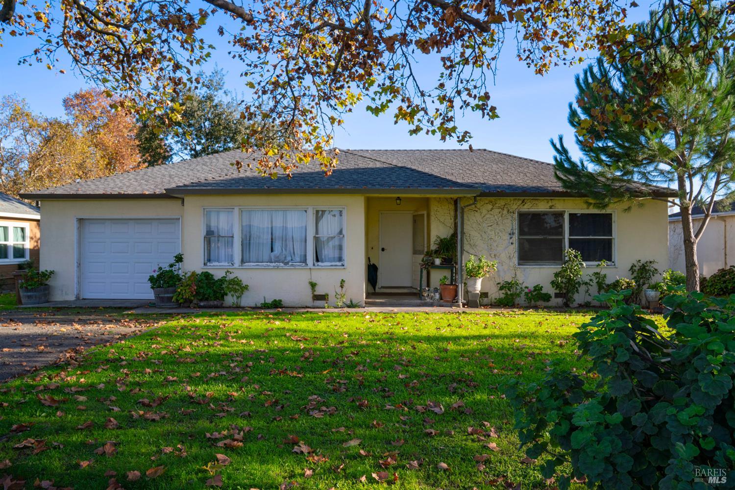 1135 Galleron Road St. Helena, CA 94574 - Photo 7 of 21 a front view of a house with a yard