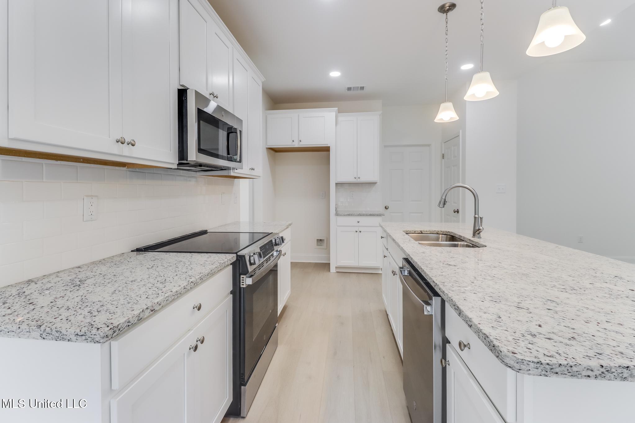 22052 Pine Haven Saucier, MS 39574 - Photo 7 of 21 Kitchen