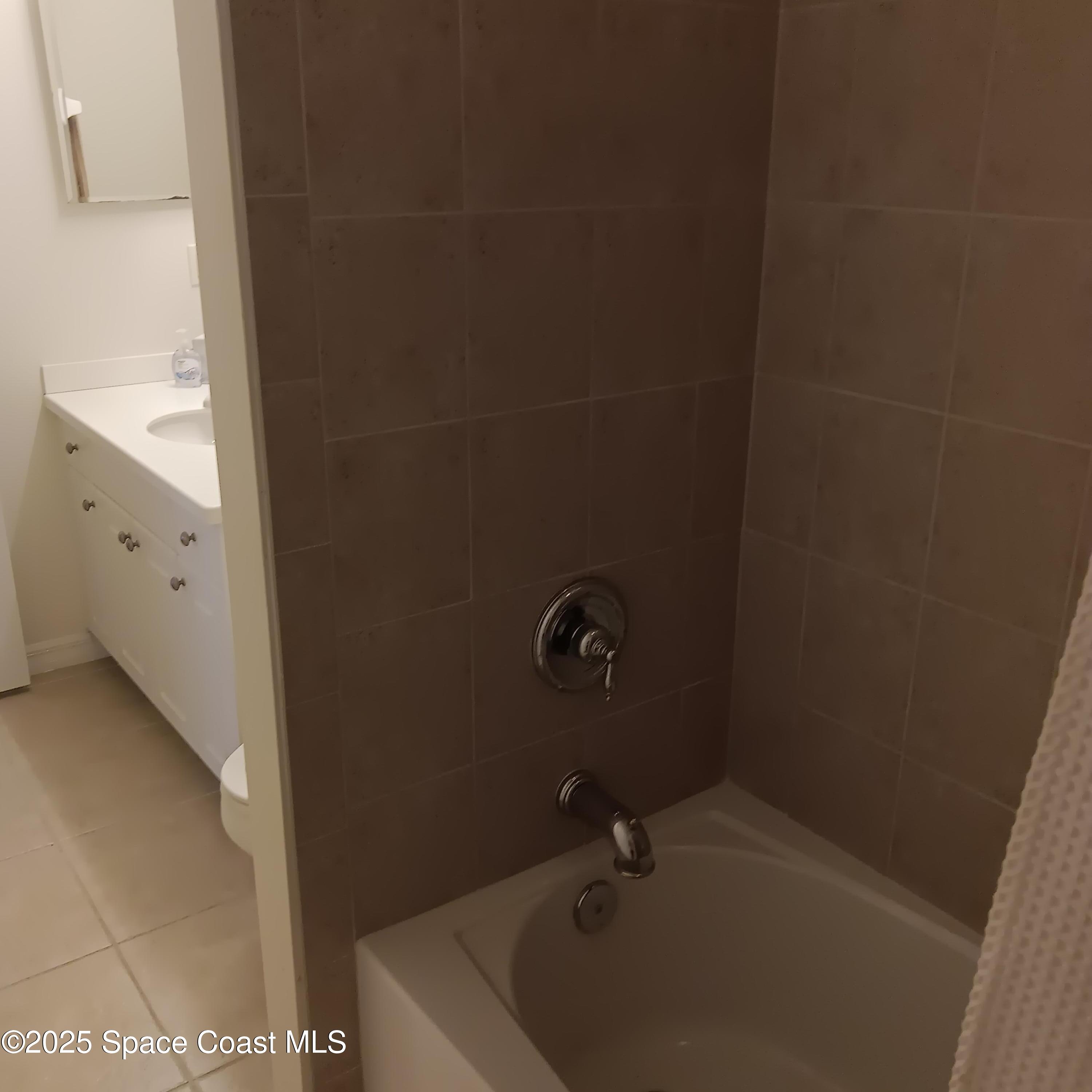 6858 Toland Drive, Unit 304 Melbourne, FL 32940 - Photo 22 of 31 Hall Bath w/tub & shower