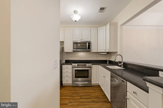 $425,000 | 6150 Shadywood, Unit 401, Elkridge, MD 21075