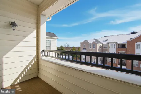 a view of an empty room and a ceiling fan