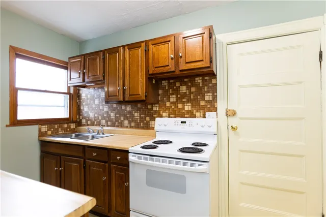 $1,800 | 258 Pawtucket Avenue, Unit 2, East Providence, RI 02916