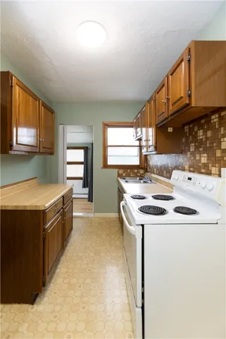 $1,800 | 258 Pawtucket Avenue, Unit 2, East Providence, RI 02916