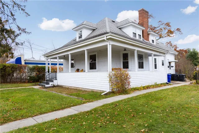 $1,800 | 258 Pawtucket Avenue, Unit 2, East Providence, RI 02916