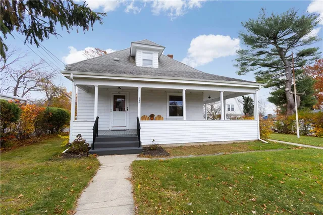 $1,800 | 258 Pawtucket Avenue, Unit 2, East Providence, RI 02916