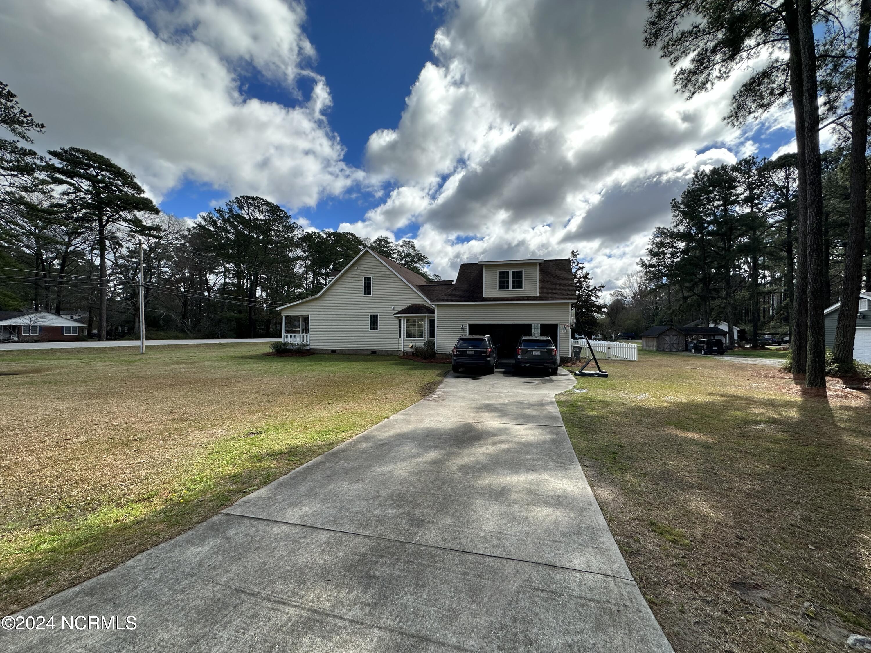 402 Confederate Street Windsor, NC 27983 - Photo 11 of 61 Driveway
