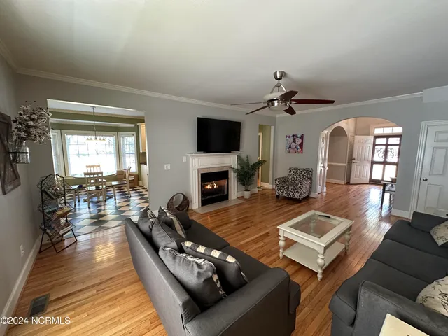 $320,000 | 402 Confederate Street, Windsor, NC 27983