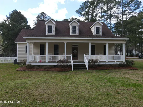 $320,000 | 402 Confederate Street, Windsor, NC 27983