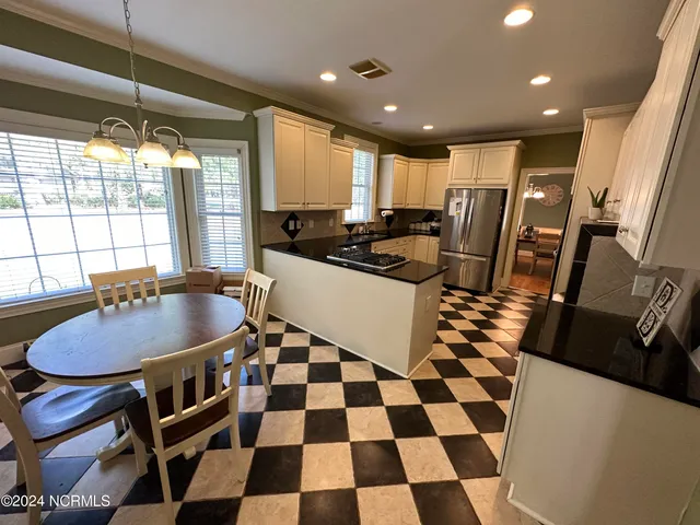 $320,000 | 402 Confederate Street, Windsor, NC 27983