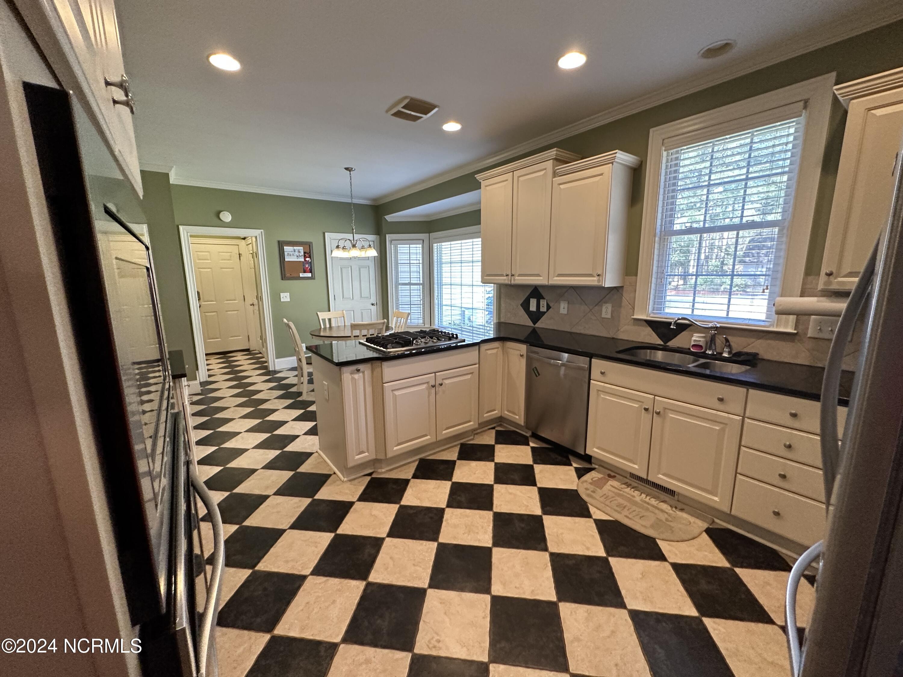 402 Confederate Street Windsor, NC 27983 - Photo 25 of 61 Kitchen