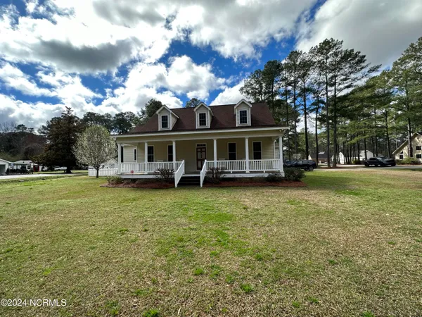 $320,000 | 402 Confederate Street, Windsor, NC 27983