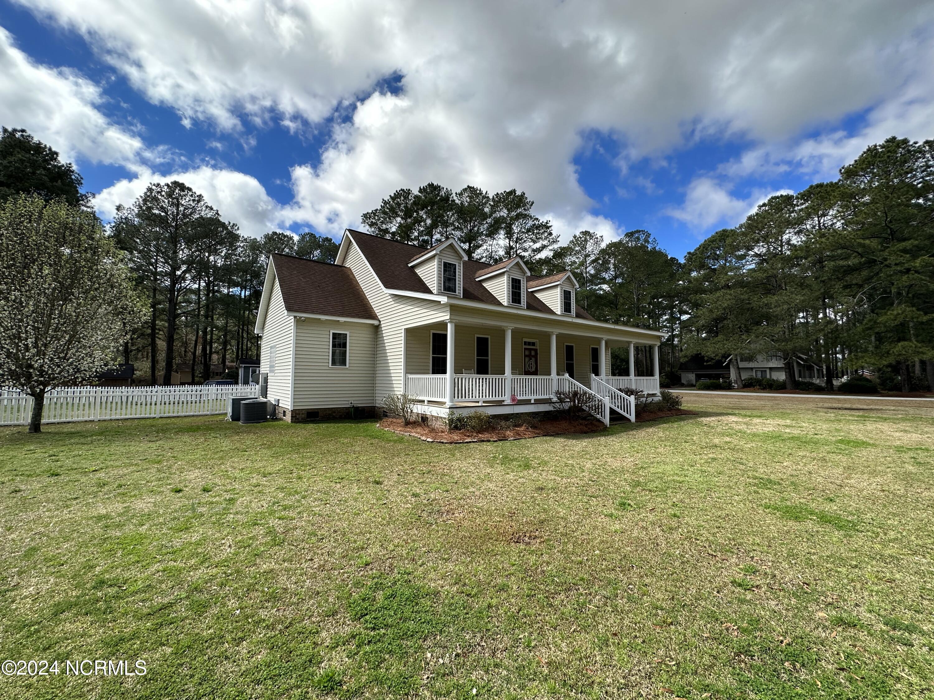 402 Confederate Street Windsor, NC 27983 - Photo 4 of 61 Front
