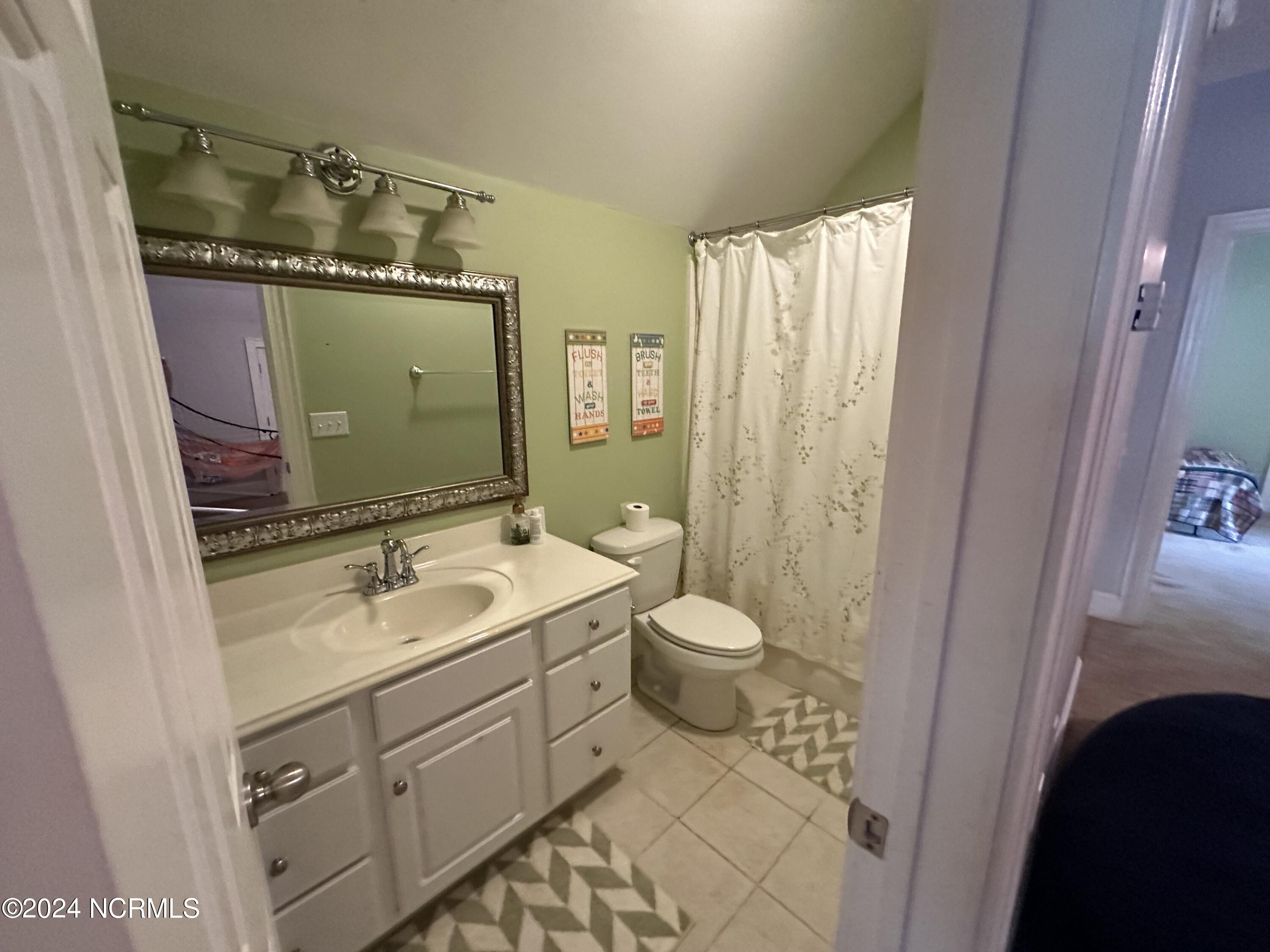 402 Confederate Street Windsor, NC 27983 - Photo 44 of 61 Upstairs Bath