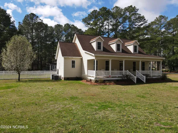 $320,000 | 402 Confederate Street, Windsor, NC 27983