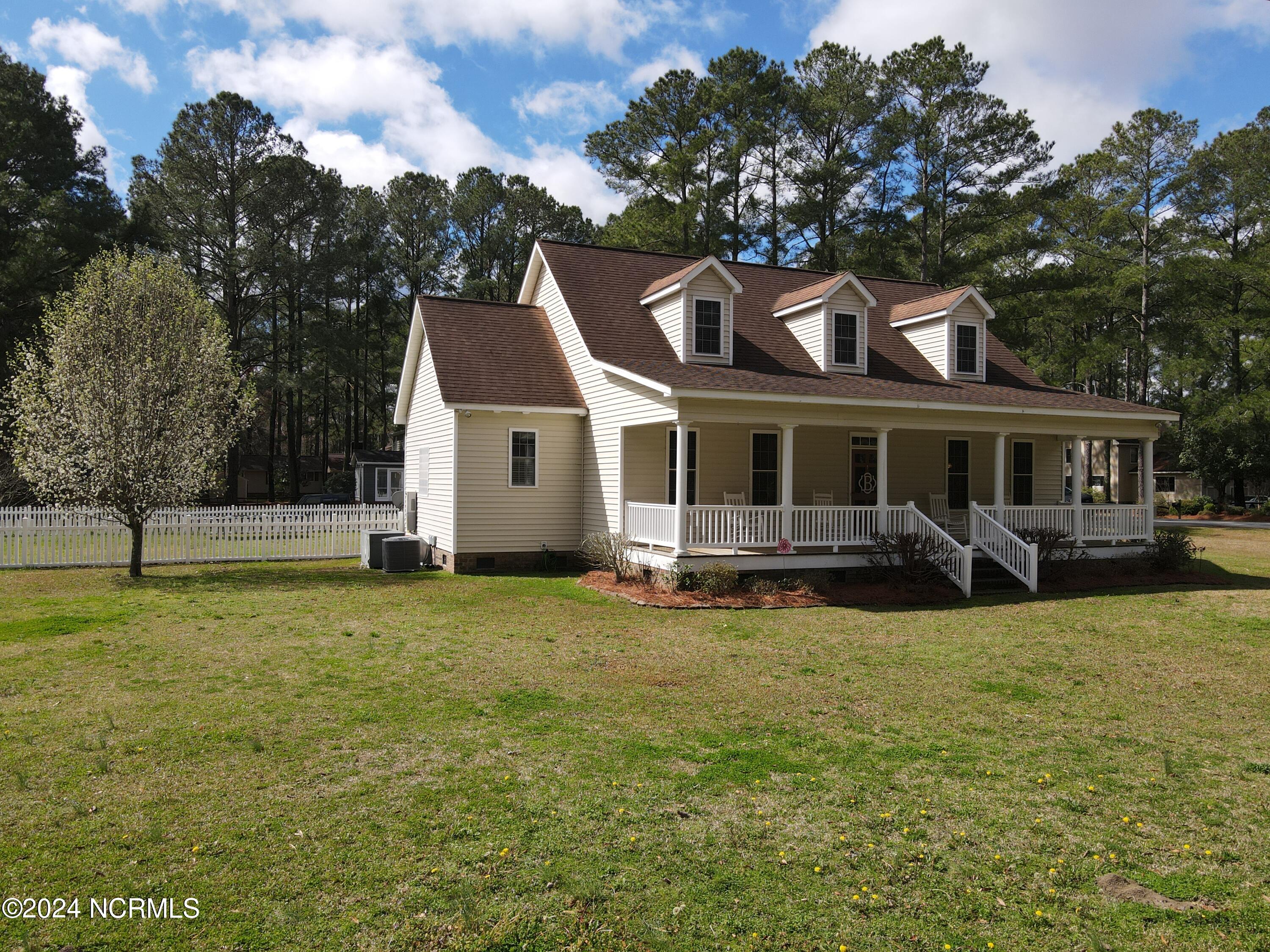 402 Confederate Street Windsor, NC 27983 - Photo 5 of 61 Front