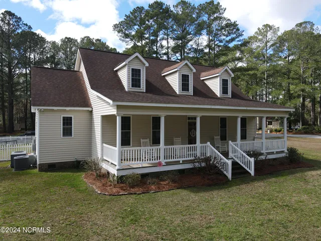 $320,000 | 402 Confederate Street, Windsor, NC 27983