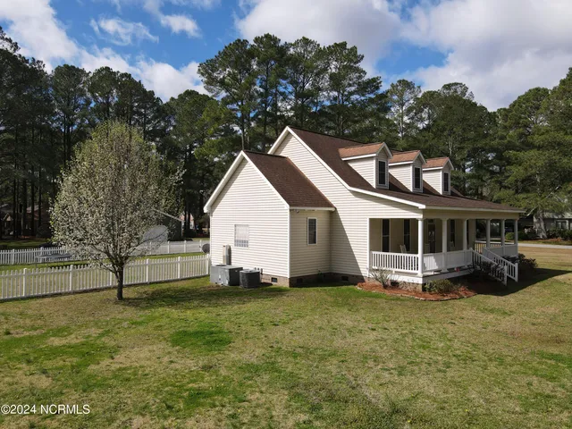 $320,000 | 402 Confederate Street, Windsor, NC 27983