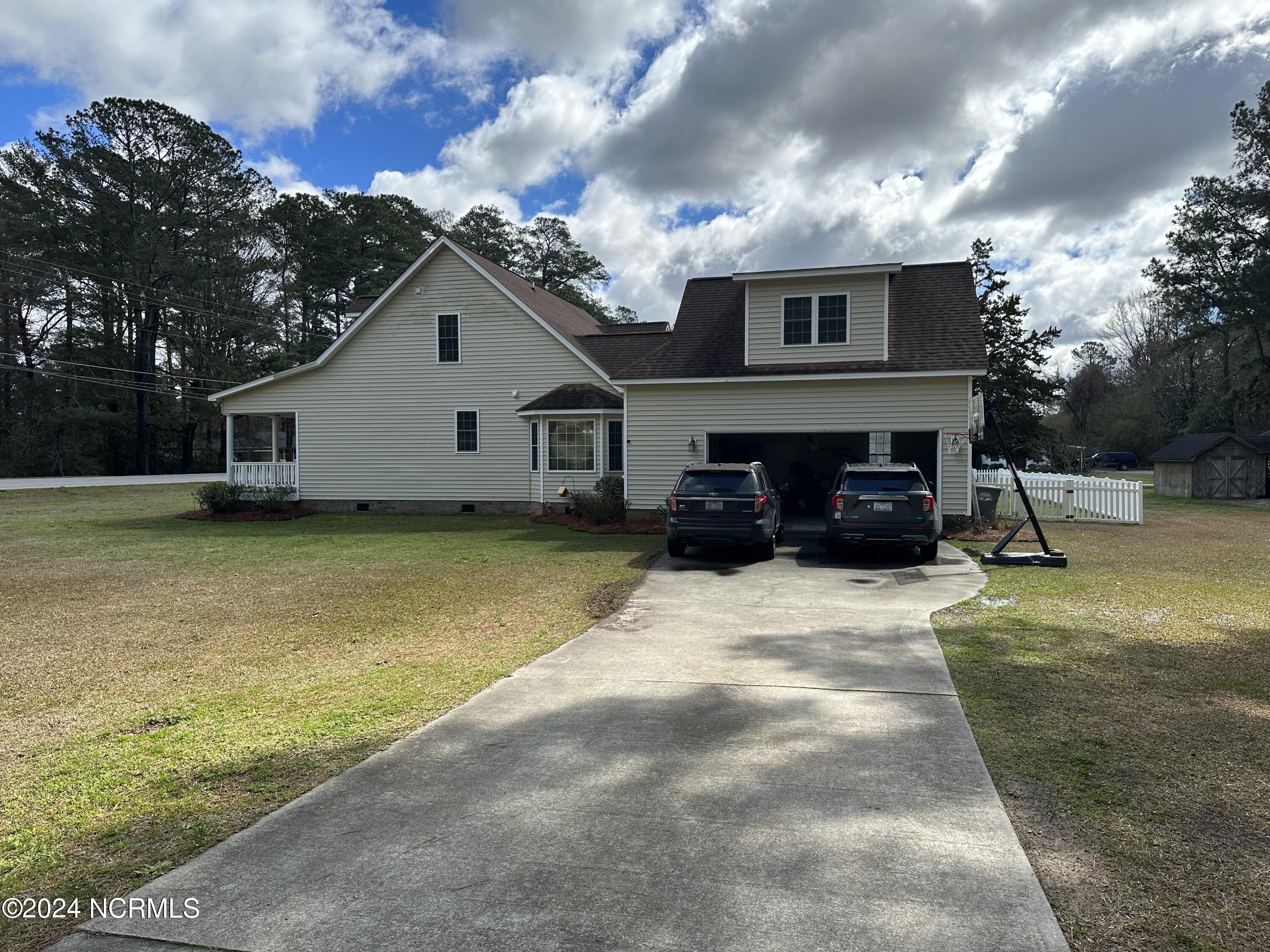402 Confederate Street Windsor, NC 27983 - Photo 10 of 61 Driveway