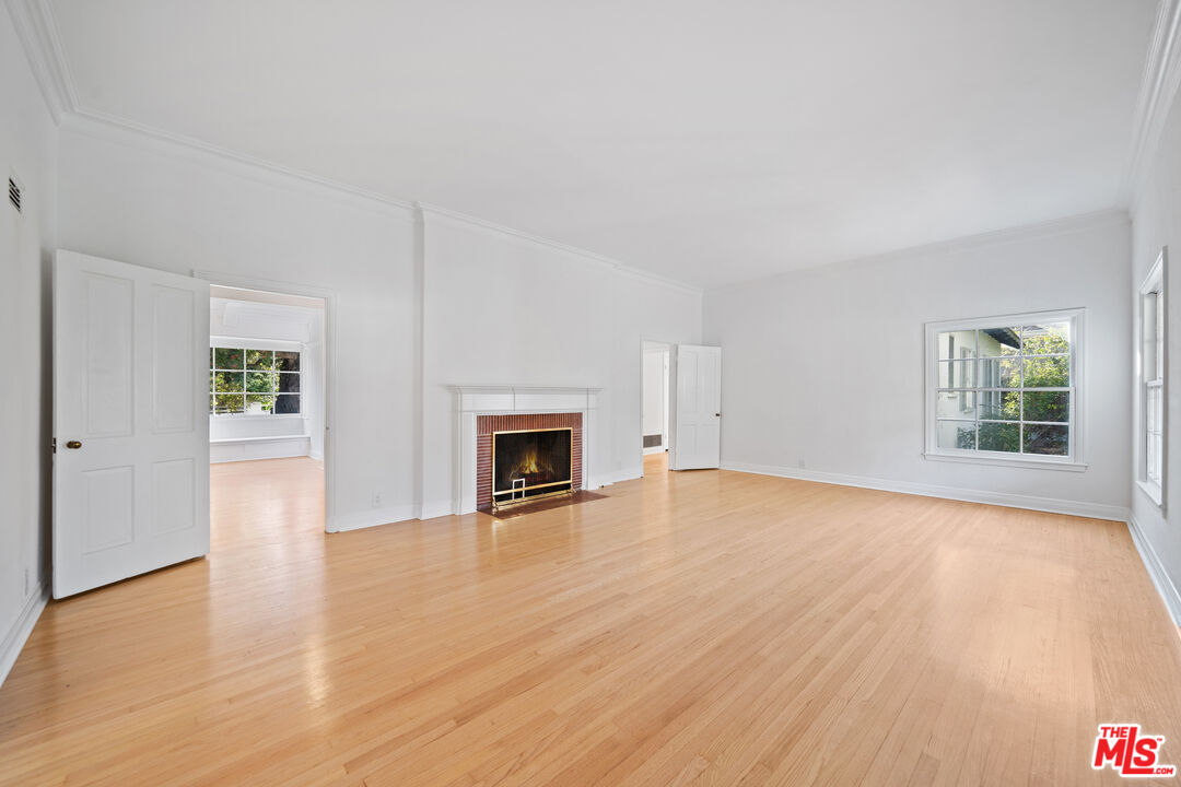 109 Homewood Road Los Angeles, CA 90049 - Photo 6 of 30