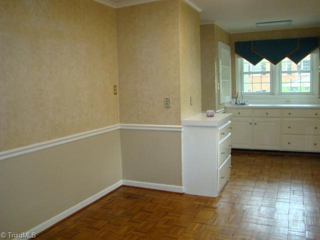 500 Cliff Road Asheboro, NC 27203 - Photo 6 of 16 Kitchen.