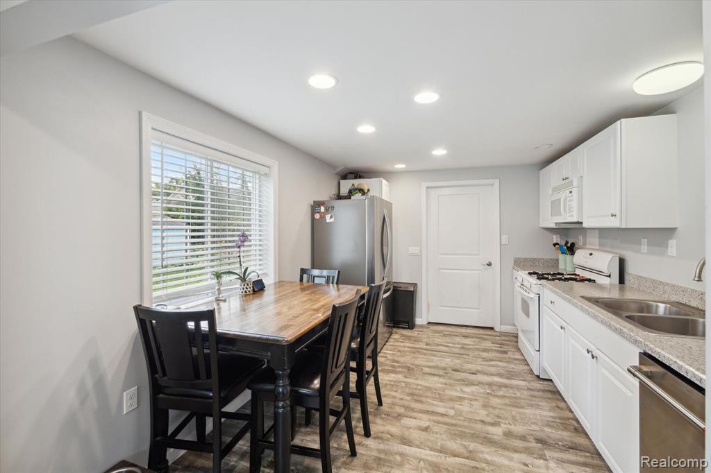 6149 Waldon Road Clarkston, MI 48346 - Photo 12 of 33