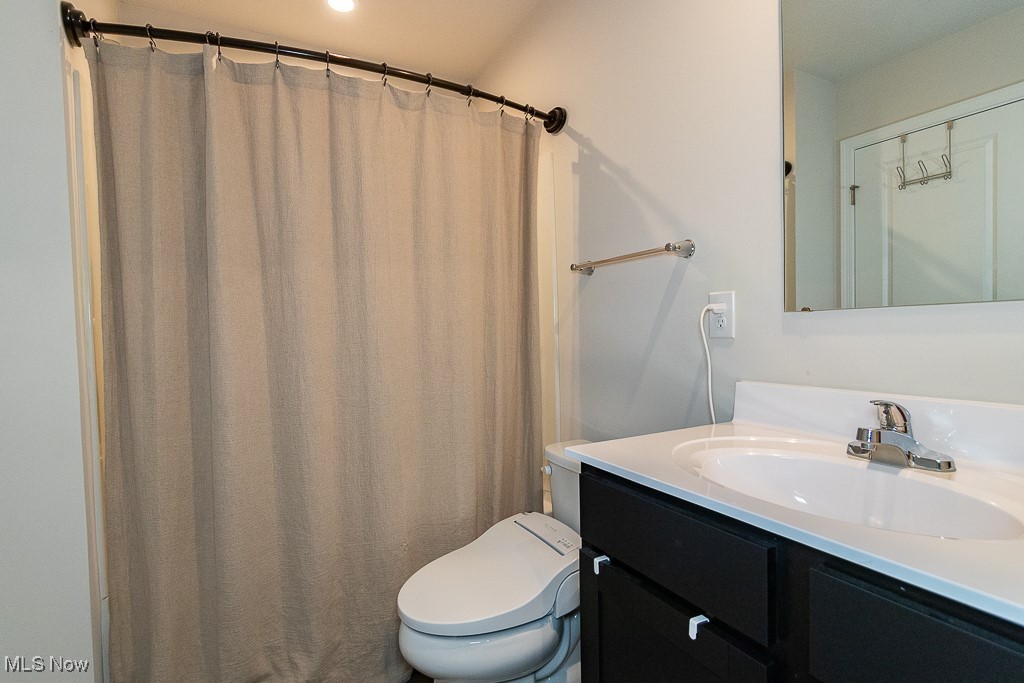 192 Raintree Lane Painesville, OH 44077 - Photo 15 of 23 Bathroom featuring vanity and toilet