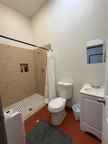 a view of yard with green space