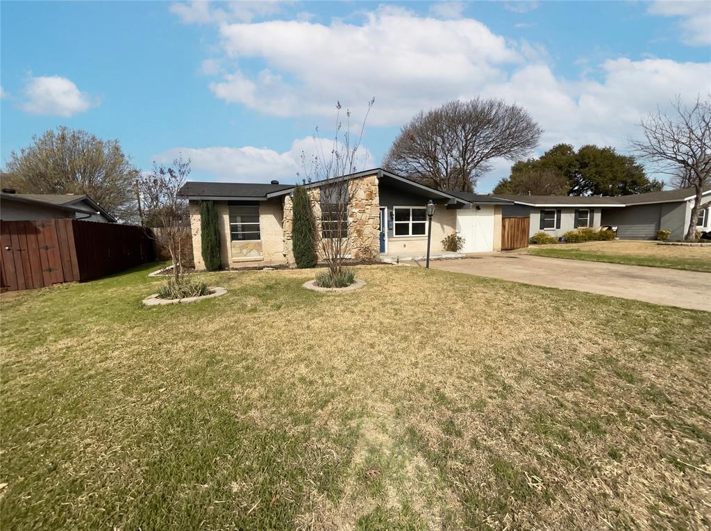 8541 Strathmore Drive Dallas, TX 75238 - Photo 9 of 17