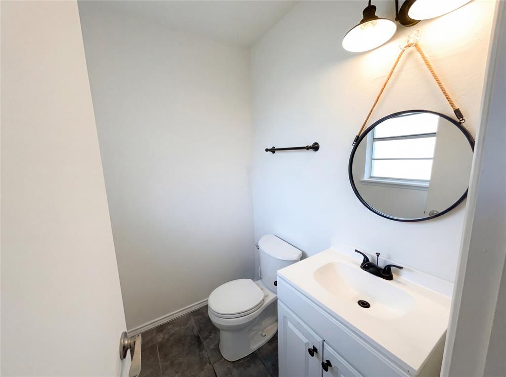 8541 Strathmore Drive Dallas, TX 75238 - Photo 10 of 17