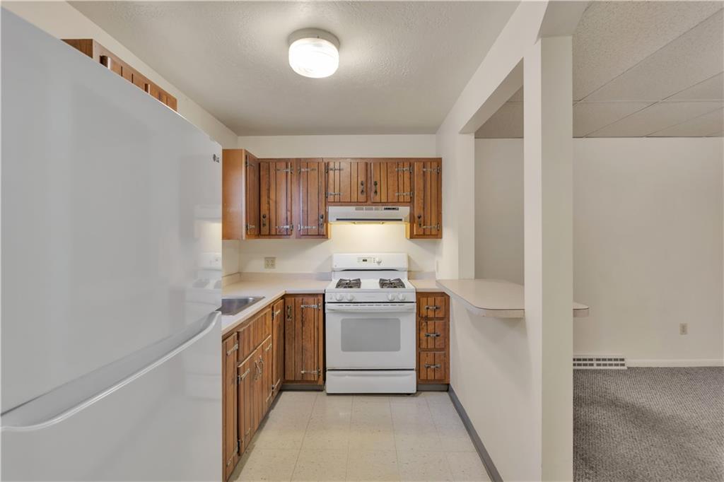 2639 Mt Troy Road Pittsburgh, PA 15212 - Photo 13 of 31 Unit #1 - kitchen measures 11'x7'