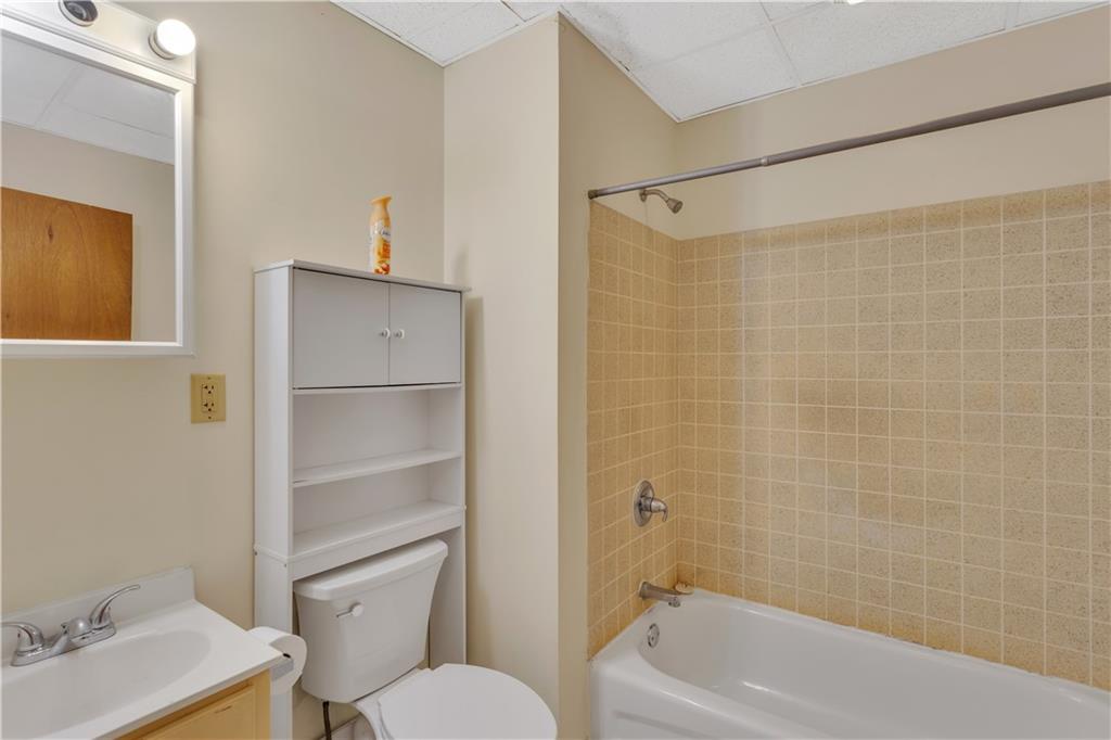2639 Mt Troy Road Pittsburgh, PA 15212 - Photo 18 of 31 Unit #1 - Bathroom measures 5'x7'. Brand new toilet installed