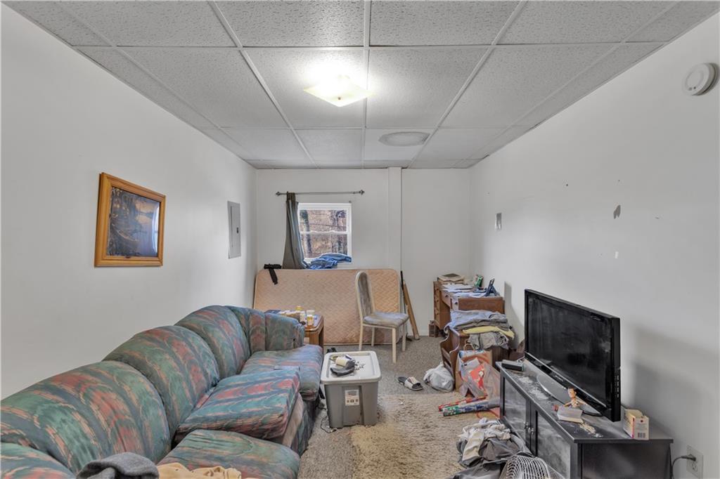 2639 Mt Troy Road Pittsburgh, PA 15212 - Photo 28 of 31 Unit #2 - Living room measures 18'x10'