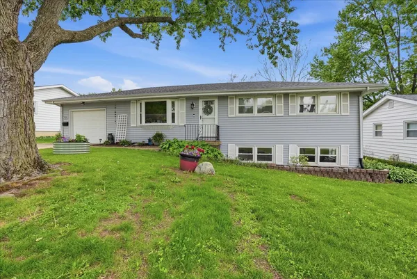 $220,000 | 709 Kathleen Drive, Normal, IL 61761