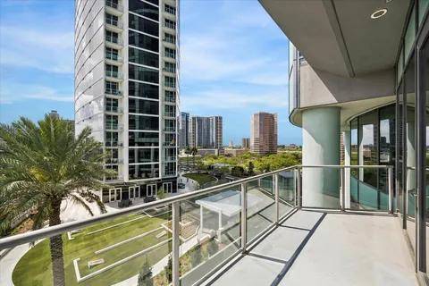 $439,900 | 1600 Post Oak Boulevard, Unit 1006, Houston, TX 77056