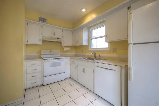 $229,900 | 10184 Haskins Street, Lenexa, KS 66215