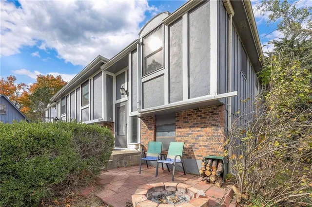 $229,900 | 10184 Haskins Street, Lenexa, KS 66215