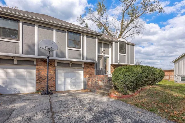$229,900 | 10184 Haskins Street, Lenexa, KS 66215