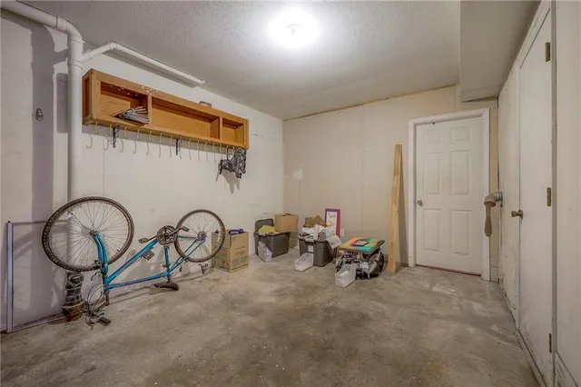 $229,900 | 10184 Haskins Street, Lenexa, KS 66215