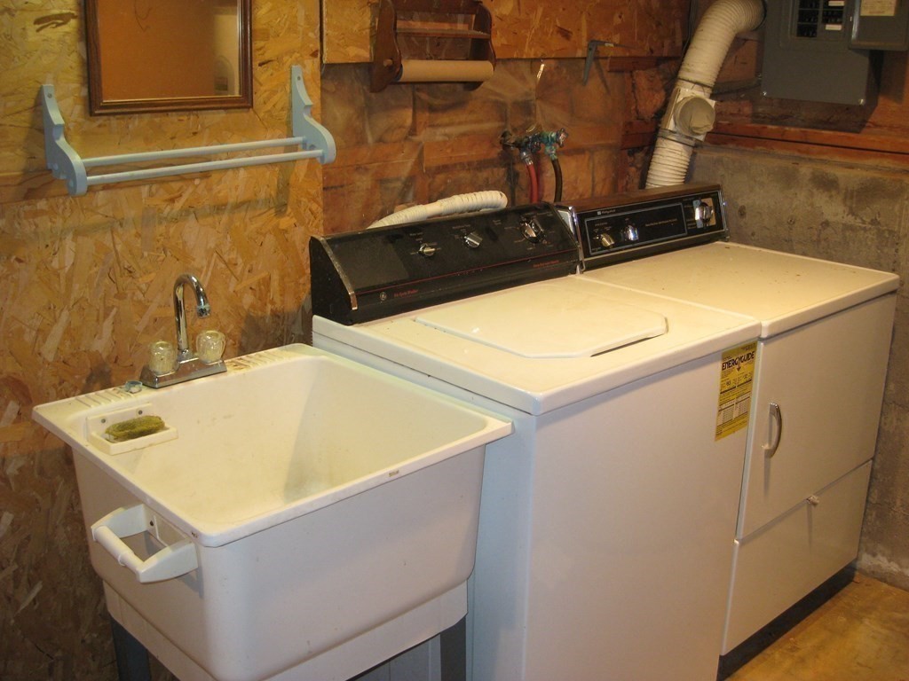 3230 Phelps Road Suffield, CT 06093 - Photo 28 of 36