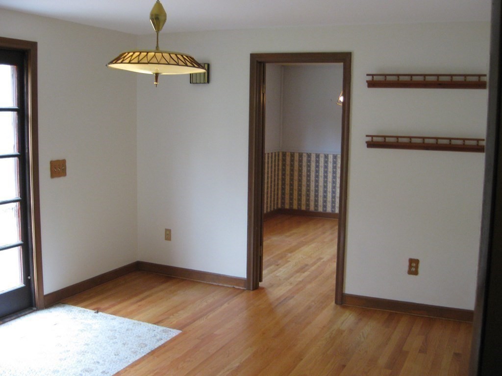 3230 Phelps Road Suffield, CT 06093 - Photo 5 of 36