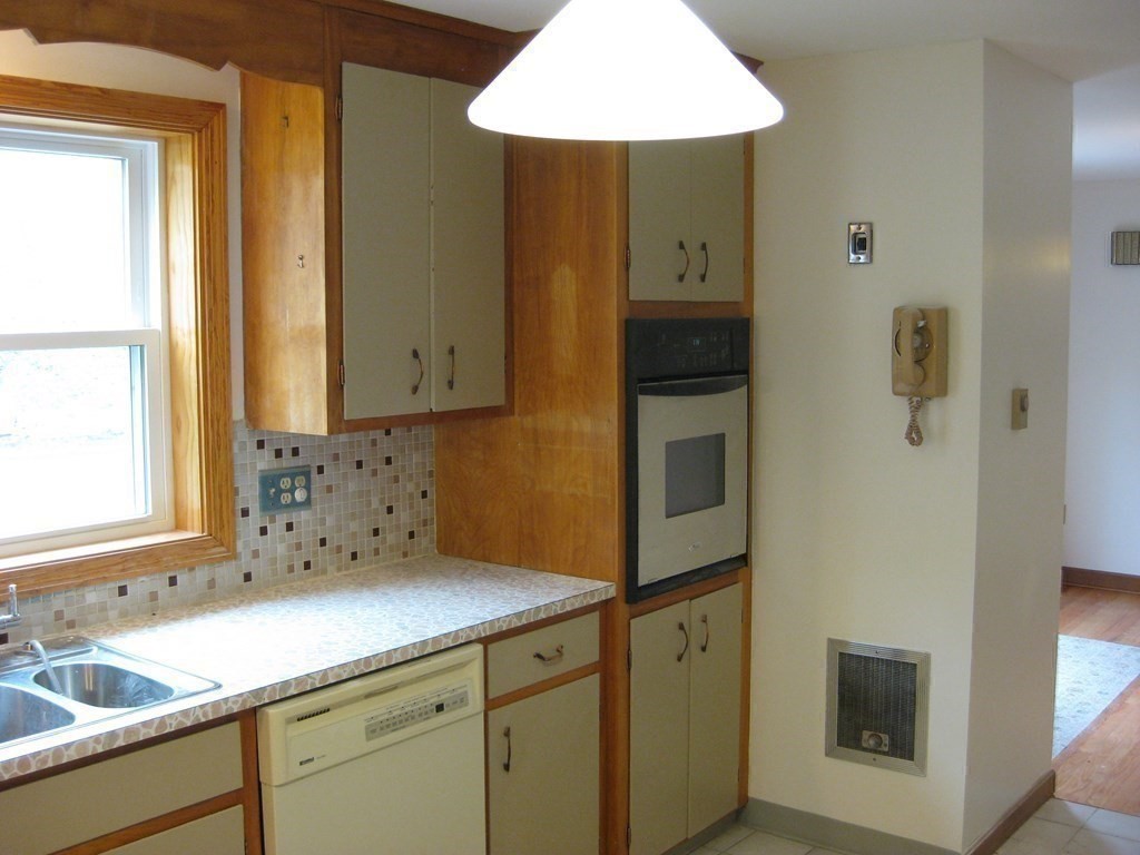 3230 Phelps Road Suffield, CT 06093 - Photo 8 of 36