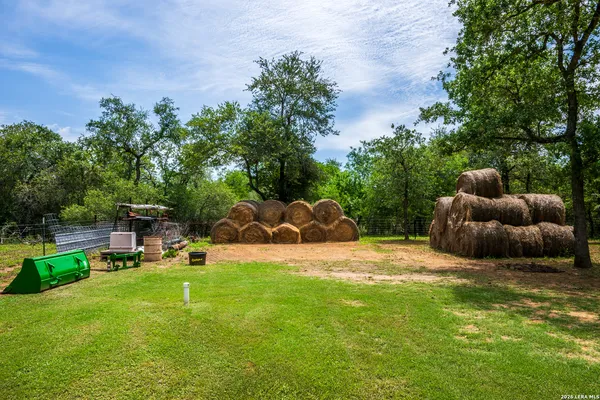 $975,000 | 11259 Highway 80, Leesville, TX 78122