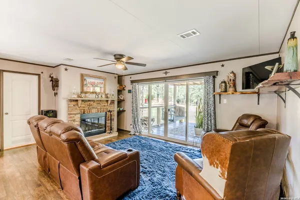 $975,000 | 11259 Highway 80, Leesville, TX 78122