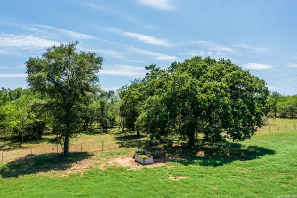 $975,000 | 11259 Highway 80, Leesville, TX 78122