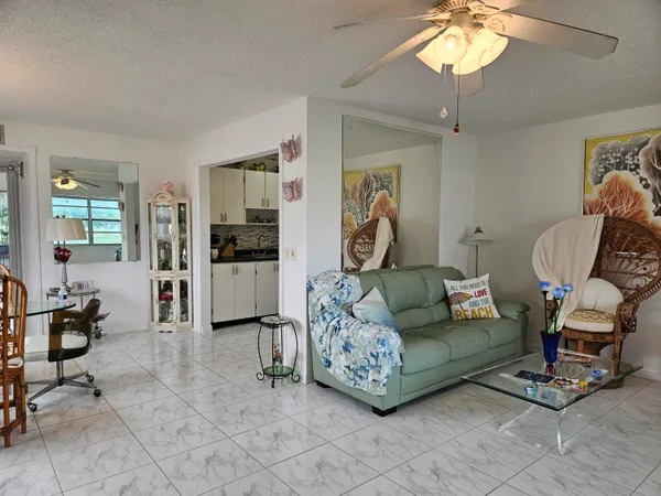 $2,150 | 224 Burgundy Avenue, Delray Beach, FL 33484
