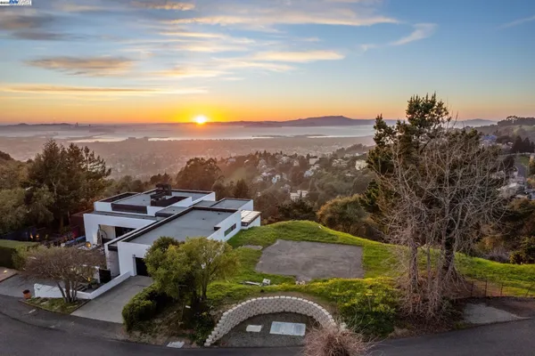 $849,000 | 7041 Devon Way, Berkeley, CA 94705