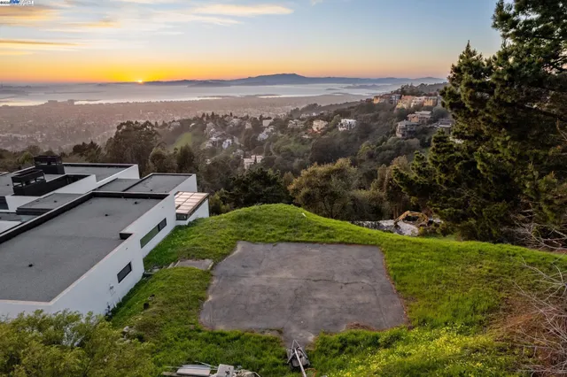 $849,000 | 7041 Devon Way, Berkeley, CA 94705